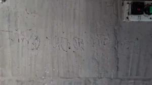 দেয়ালে লেখা হত্যার হুমকি