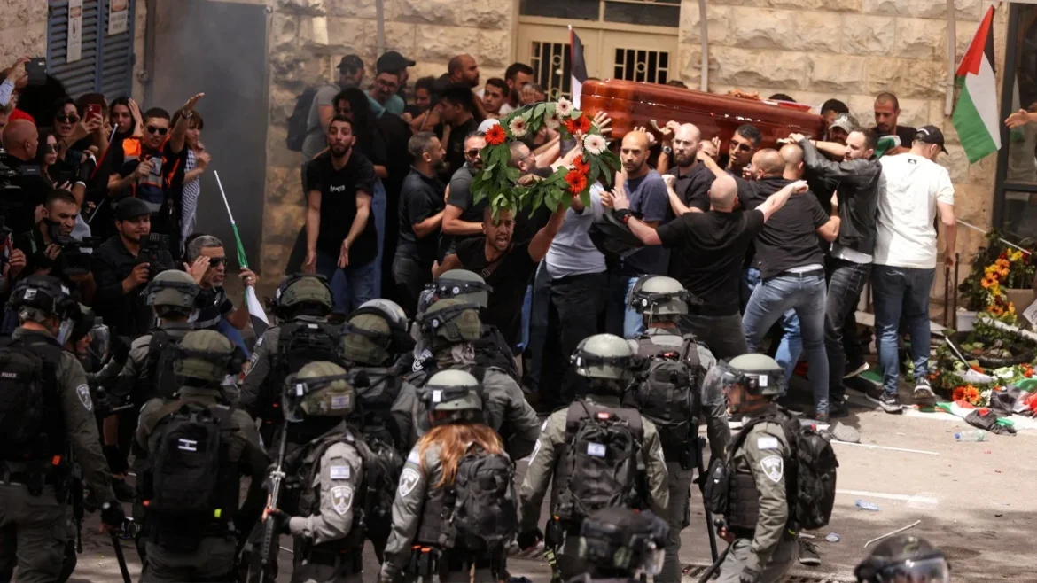 দুই ফিলিস্তিনির জানাজায় ইসরায়েলিদের হামলা