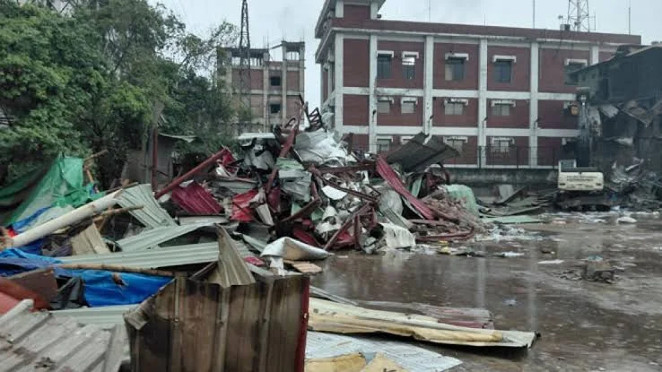 ২০ বছরের অবৈধ স্থাপনা ‘মদিনা গ্রুপ’ গুঁড়িয়ে দিলো প্রশাসন