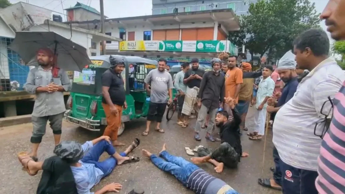 চাঁদাবাজির প্রতিবাদে সিএনজি চালকদের বিক্ষোভ