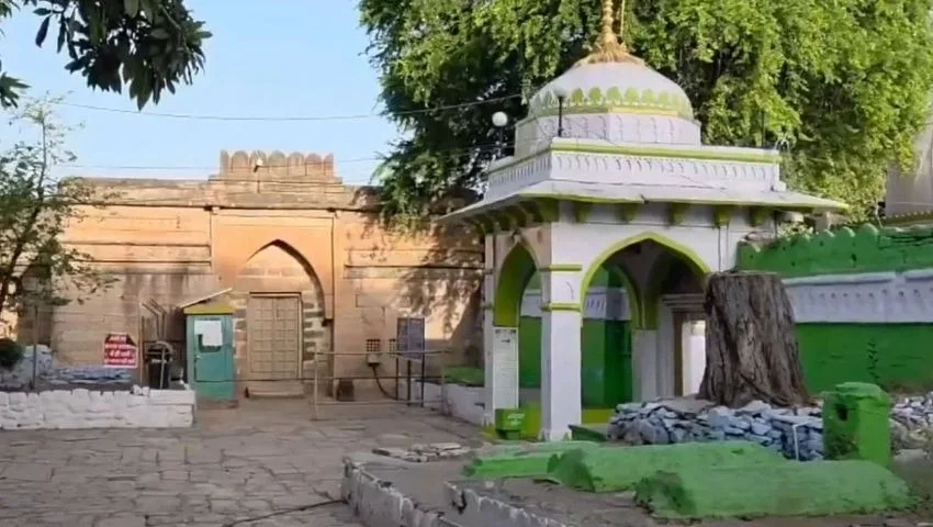 ভারতে ঐতিহাসিক কামাল মসজিদকে মন্দির হিসেবে ঘোষণা মধ্যপ্রদেশ হাইকোর্টের