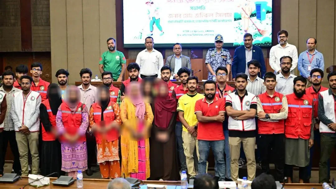 ঢাকাকে পরিষ্কার রাখতে ১২০ স্বেচ্ছাসেবক