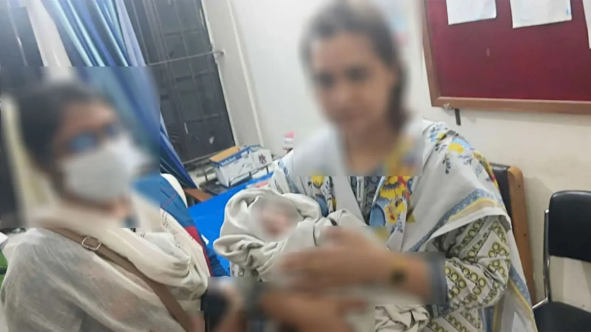 মুন্সীগঞ্জে হাসপাতালের ডাস্টবিন থেকে জীবিত নবজাতক উদ্ধার