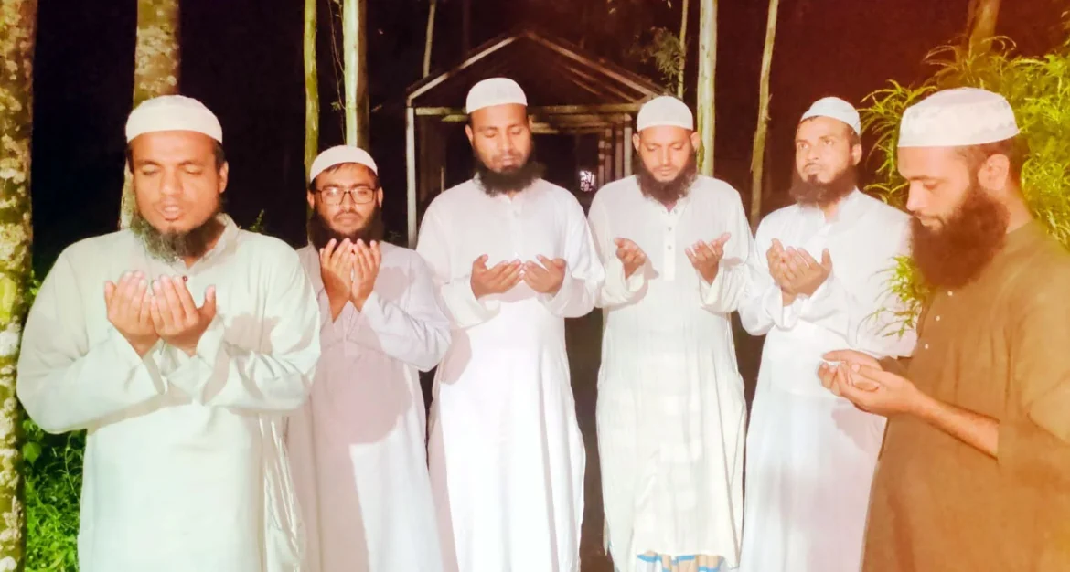 শিবপুরে জুলাই যোদ্ধা শহীদ সিয়ামের কবর জিয়ারত করলেন খেলাফত যুব মজলিসের দায়িত্বশীলরা