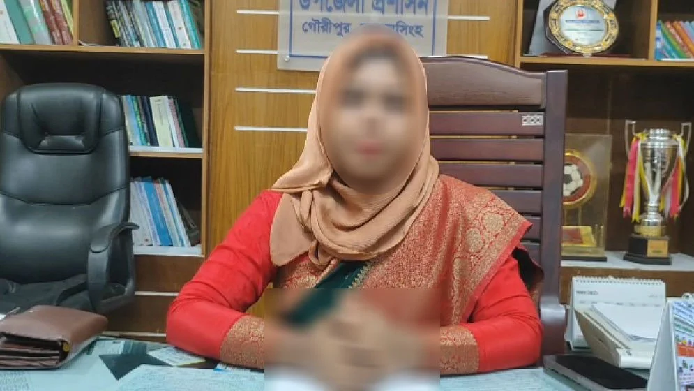 সরকারি অফিসে ছাত্রদল নেতার হুমকি