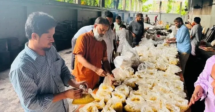 বন্যাদুর্গতদের জন্য এক হাজার মানুষের খাবার প্রস্তুত করল জামায়াতে ইসলামী চট্টগ্রাম মহানগরী