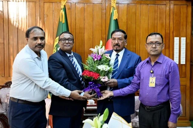 রাষ্ট্রপতির দায়িত্ব নিলেন স্পিকার হাফিজ উদ্দিন