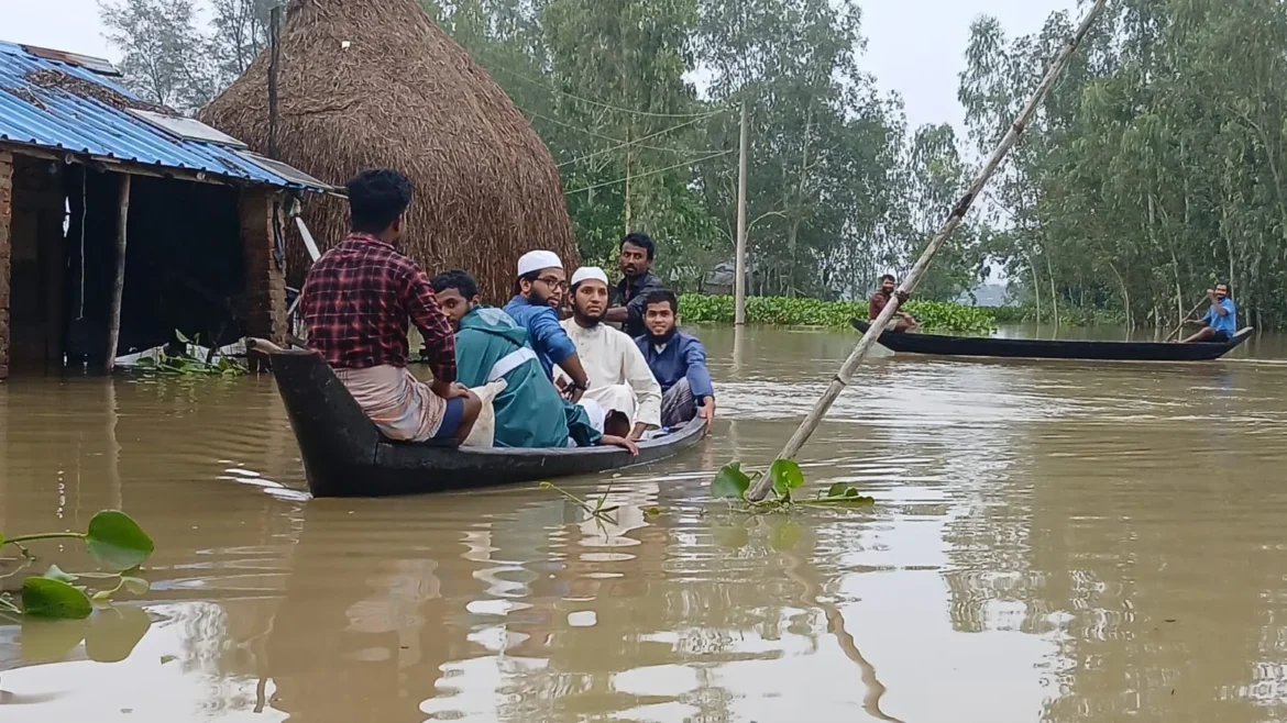 চট্টগ্রাম ও কক্সবাজারের দুর্গম এলাকায় বন্যার্তদের পাশে তাগলীবে দ্বীন ফাউন্ডেশন