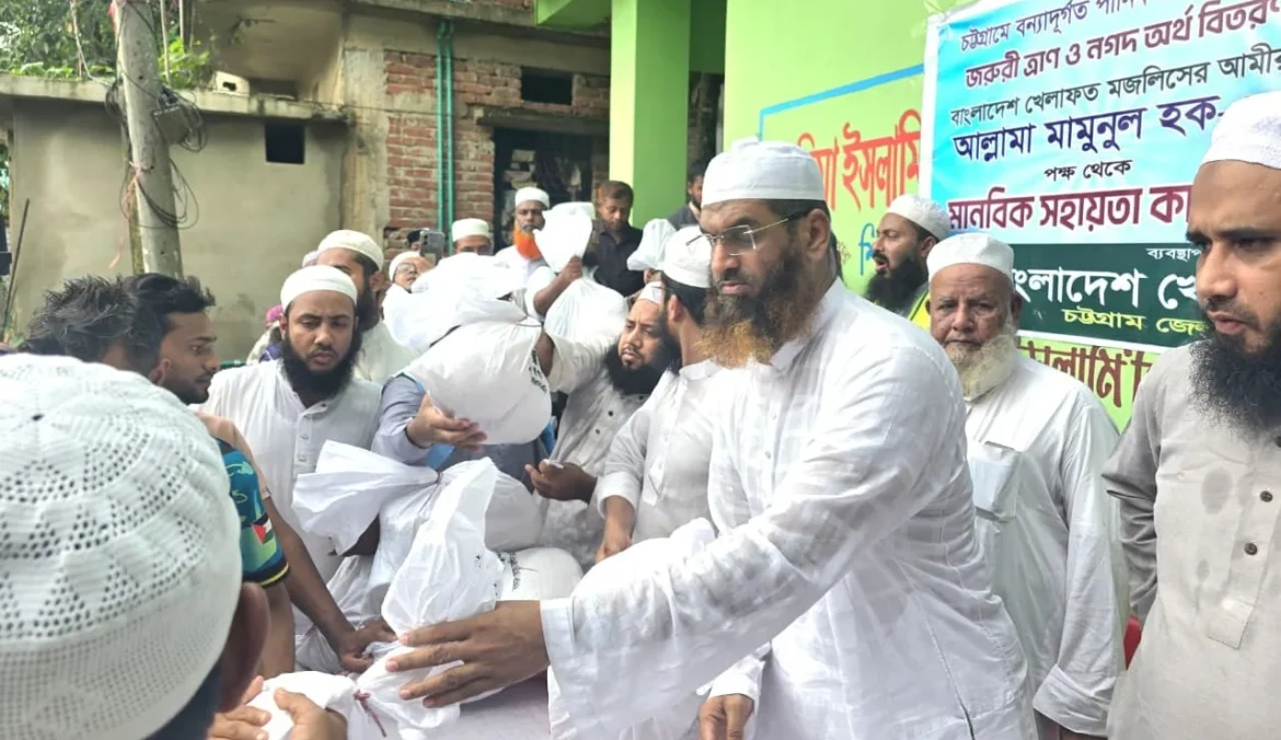 বন্যাদুর্গত চট্টগ্রামের পরিদর্শনে মামুনুল হক