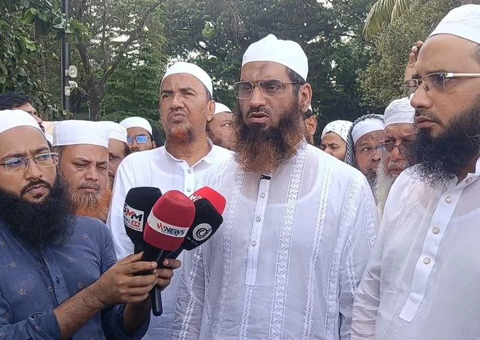 জুলাই স্মৃতি জাদুঘর পরিদর্শন করছেন মাওলানা মামুনুল হক-শাপলা গণহত্যা
