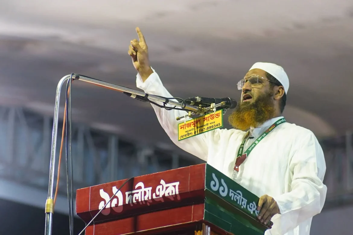 রংপুরে লংমার্চের সমাপনী সমাবেশে বক্তব্য দিচ্ছেন মামুনুল হক