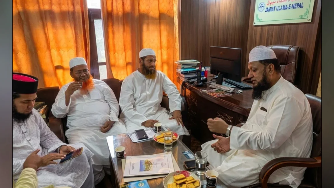 নেপালের জাতীয় সভার সদস্য মাওলানা খালেদ সিদ্দিকীর সঙ্গে আমীরে মজলিসের সৌজন্য সাক্ষাৎ