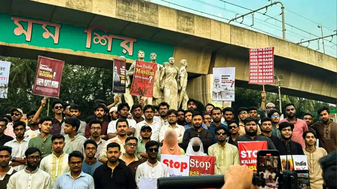 ভারতের আসামে মুসলিম উচ্ছেদ ও মসজিদ ভাঙচুরের প্রতিবাদে ঢাকায় জাতীয় ছাত্রশক্তির বিক্ষোভ