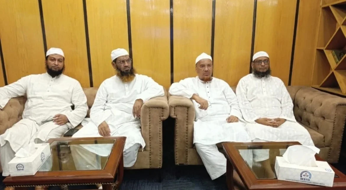 রাতে মালয়েশিয়ায় যাচ্ছেন বাংলাদেশ খেলাফত মজলিসের আমীর মাওলানা মামুনুল হক
