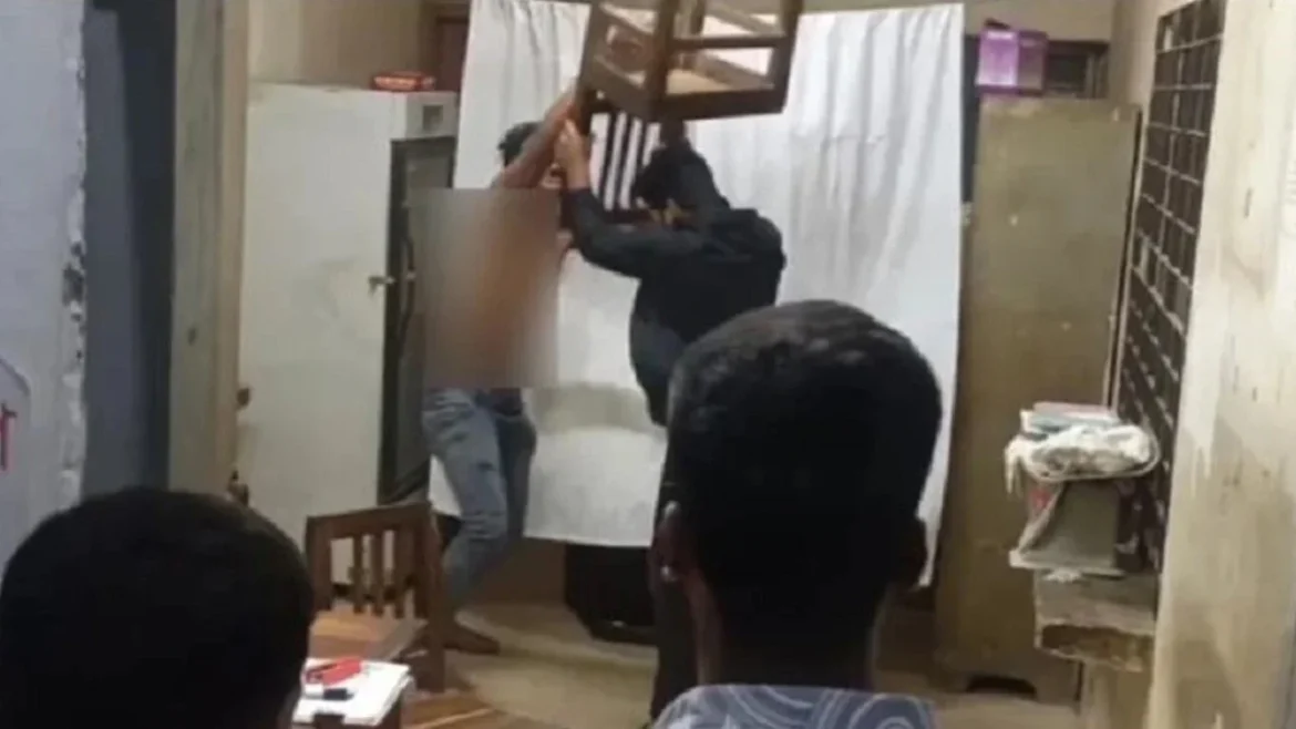 হাসপাতালের জরুরি বিভাগে ঢুকে স্বেচ্ছাসেবক দল নেতাকে পিটিয়ে রক্তাক্ত করলেন ছাত্রদল নেতা